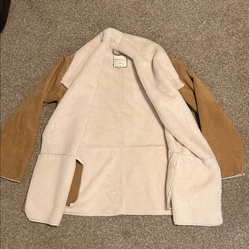 Never worn Bernardo Tan faux Suede fur lined open Jacket with pockets - Picture 4 of 5